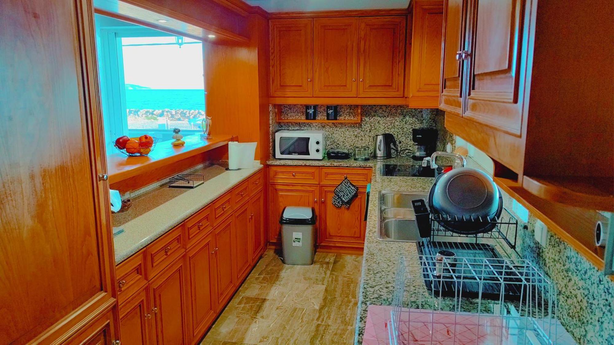 Anthi's - Three Bedroom Apartment *
